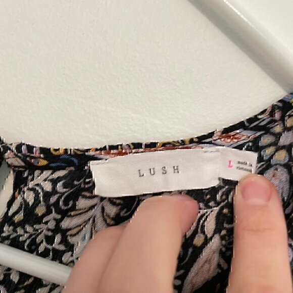 LUSH Black Multi Paisley Floral Short Sleeve Boho Surplice / Faux Wrap Romper L - Picture 4 of 13